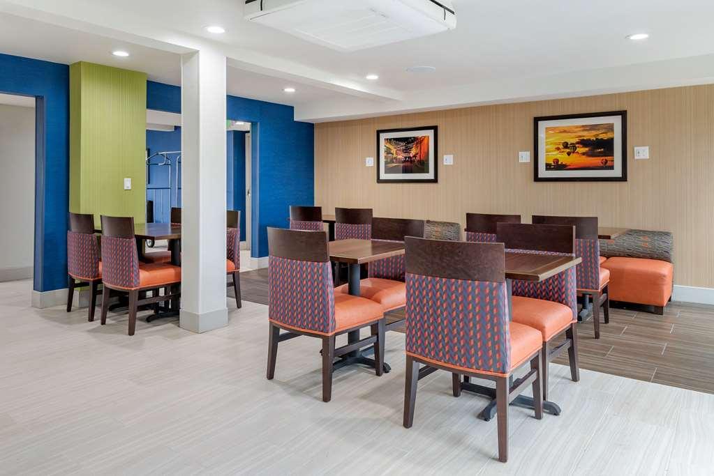 Comfort Inn & Suites Tigard Near Washington Square Restaurant billede